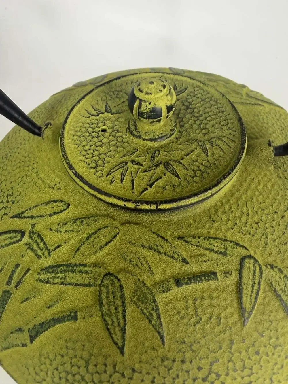 Japanese Tetsubin Iron Teapot Gorgeous Green Bamboo Cast Iron W/Diffuser